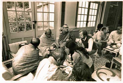 Ananda Maitreya second from left (holding cup of tea) with Pannavado Bhikkhu (Douglas Barrow-Burt), Richard & Diana St Ruth. Taken at Buddhist Soc. Summer School in early 70s Photo: © Lester Halhed Ananda Maitreya second from left (holding cup of tea) with Pannavado Bhikkhu (Douglas Barrow-Burt), Richard & Diana St Ruth. Taken at Buddhist Soc. Summer School in early 70s Photo: © Lester Halhed