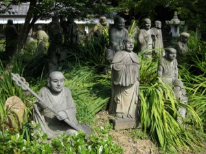 Arashiyama's 70 Rakan Photo © @KyotoDailyPhoto 