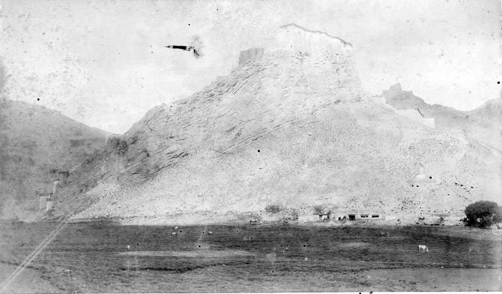 Photographs of the 1903 Francis Younghusband led mission to invade Tibet