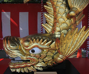 Nagoya-jo's (名古屋城) replica Kinshachi (金鯱). Two golden tiger-headed dolphins top the roof of the castle keep, a talisman to prevent fire & symbol of authority. Photo © @KyotoDailyPhoto