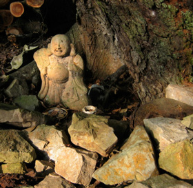 Hotei (布袋), the god of abundance & health, at Kuwata-jinja (桑田神社 the 'Mulberry Field Shrine'). Photo: © @KyotoDailyPhoto
