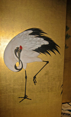 Red-crowned crane (丹頂鶴), displayed on a folding screen (障子) during the Gion Matsuri (祇園祭). Mating for life & with a fabled life-span of 1000 years, the crane (鶴 'Tsuru') symbolizes fortune, fidelity & longevity. #Kyoto Photo © @KyotoDailyPhoto