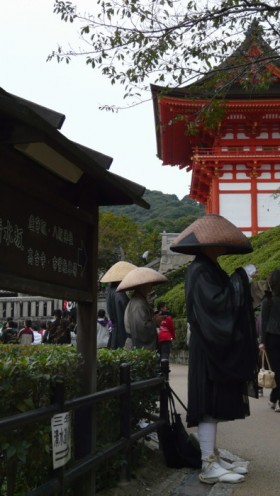 Monks beg at Kiyomizu-dera. Photo © @KyotoDailyPhoto