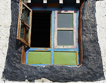 Window Mustang. Photo © Lisa Daix." 