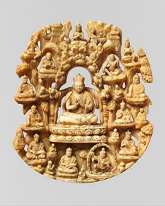 Monks depicted here are dressed in the robes of the Karma tradition of Tibetan Buddhism, central figure likely represents Mikyo Dorje (1500–1599) © The Metropolitan Museum of Art