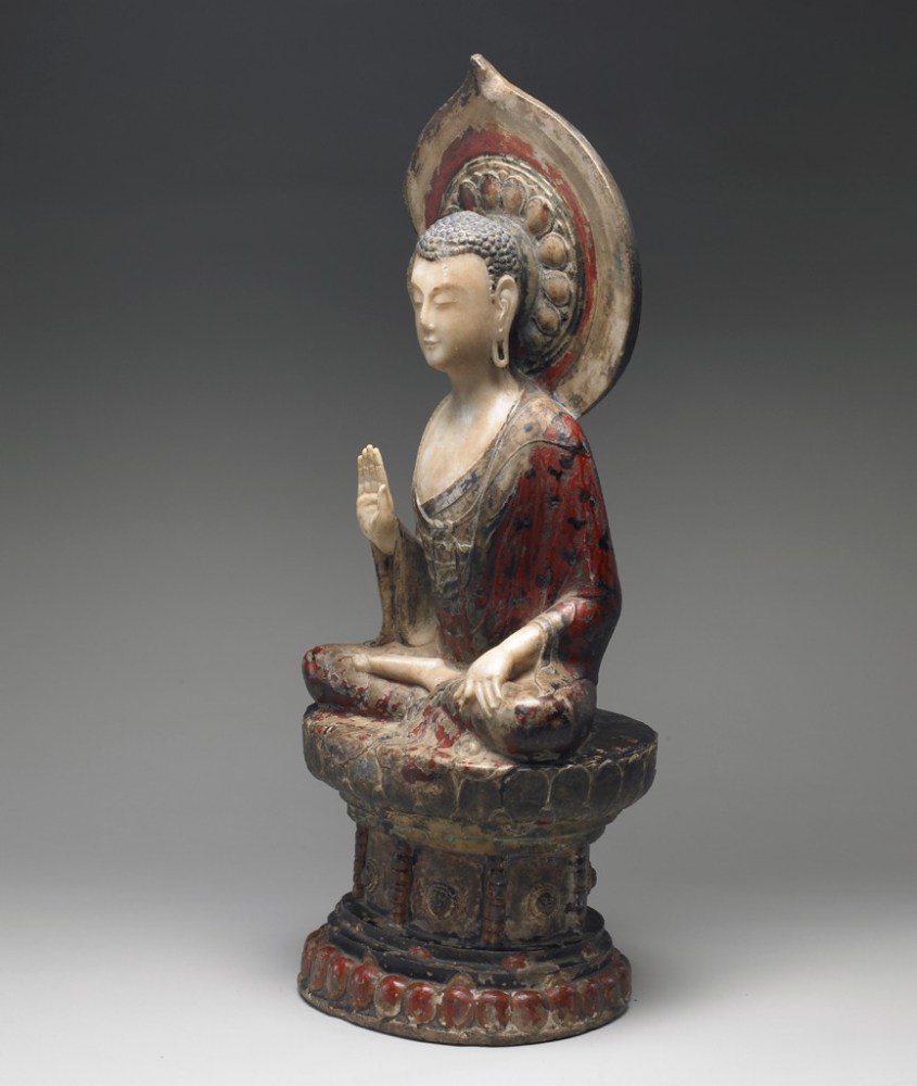 Seated Buddha Shakyamuni, the Right Hand in Abhaya Mudra, the Left Hand Holding a Jewel, Chinese, late 6th century. © Harvard Art Museums/Arthur M. Sackler Museum, Bequest of Grenville L. Winthrop