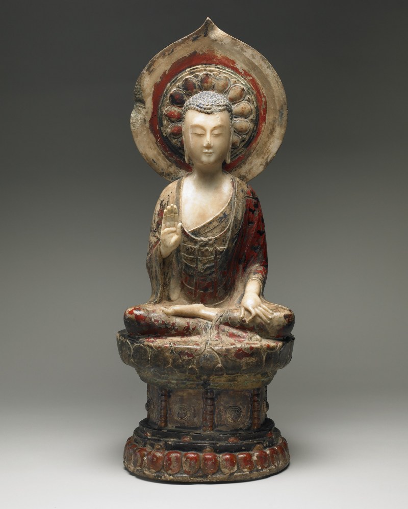 Seated Buddha Shakyamuni, the Right Hand in Abhaya Mudra, the Left Hand Holding a Jewel, Chinese, late 6th century. © Harvard Art Museums/Arthur M. Sackler Museum, Bequest of Grenville L. Winthrop